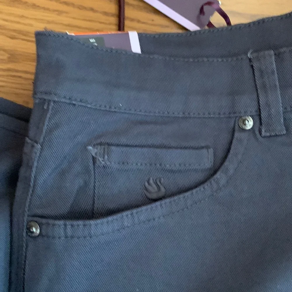 Gloria Vanderbilt AMANDA Jeans - Picture 2 of 13